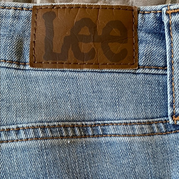 Lee Regular Fit Mid Rise Denim Capris - Picture 7 of 9